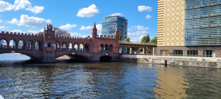 Bootsverleih Oberbaumbrücke
