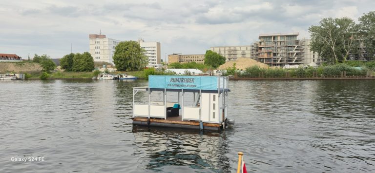 Partyfloß für bis zu 8 Personen Floß mieten in Berlin – Rumtreiber II